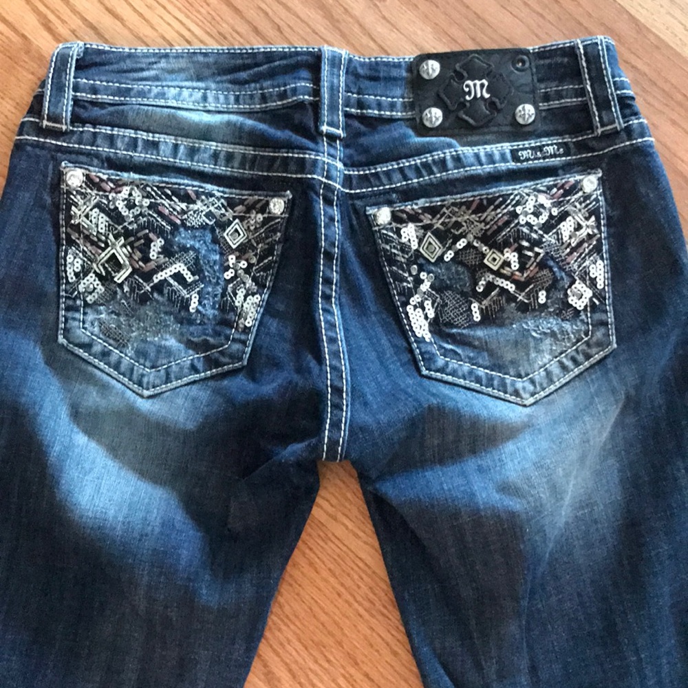 Miss Me Jeans size 28 with 32” inseam.